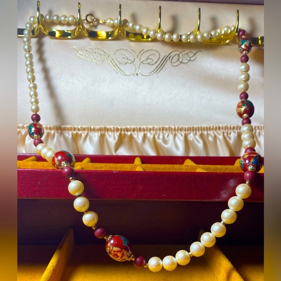 Estate, hand painted bead necklace. Beautifully crafted. Vintage - Picture 2 of 16